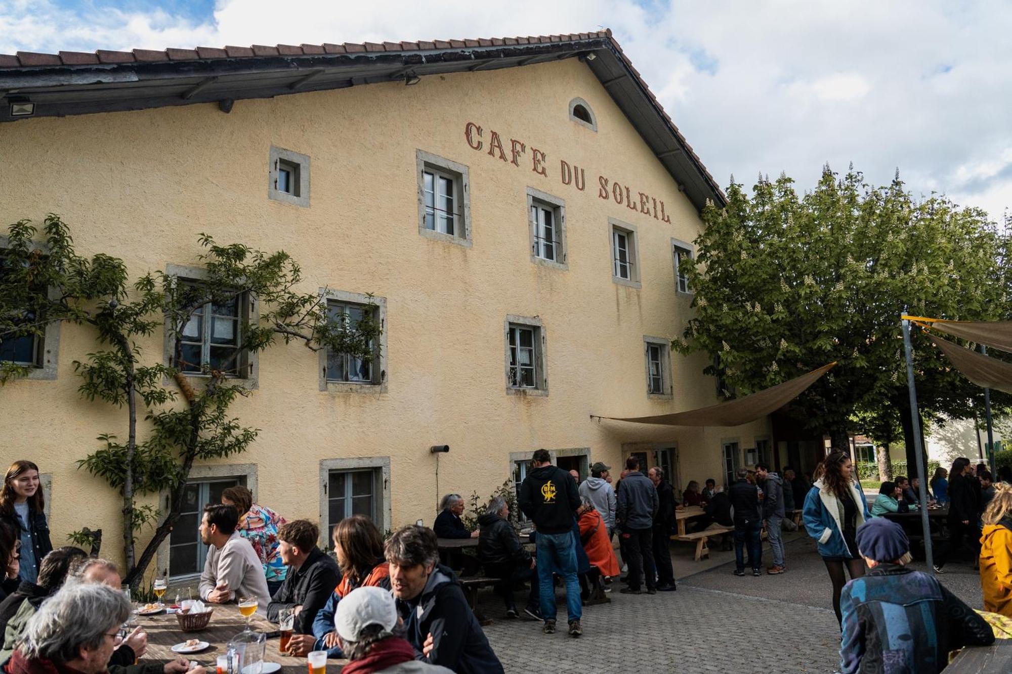 Cafe Du Soleil Otel Saignelégier Dış mekan fotoğraf